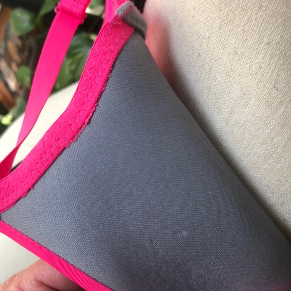 Pink bra - Picture 3 of 4